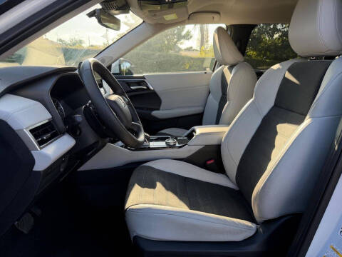 2025 Mitsubishi Outlander SE