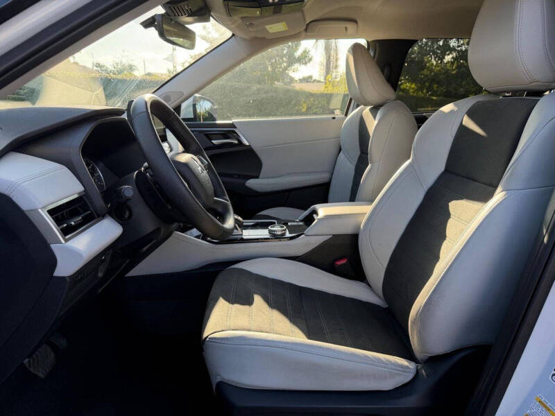 2025 Mitsubishi Outlander SE