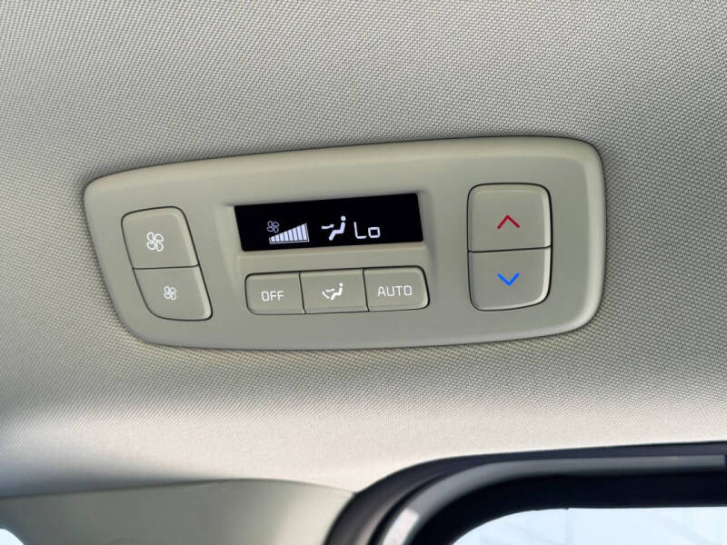 2025 Kia Carnival SX