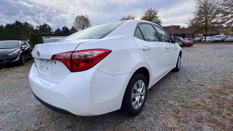 2017 Toyota Corolla null photo 8