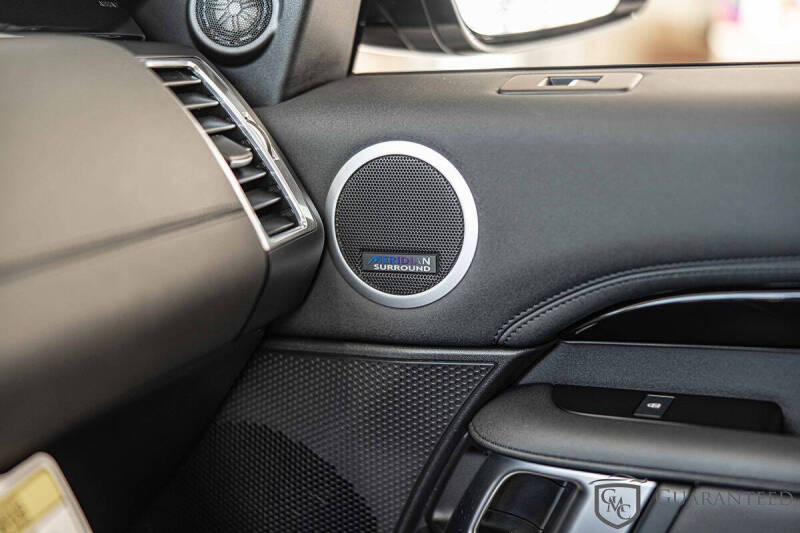 2024 Land Rover Discovery P300 S