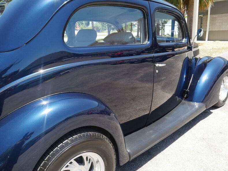 1937 Ford Deluxe