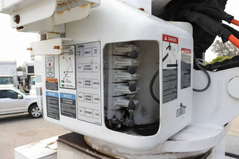 2017 Freightliner M2 106