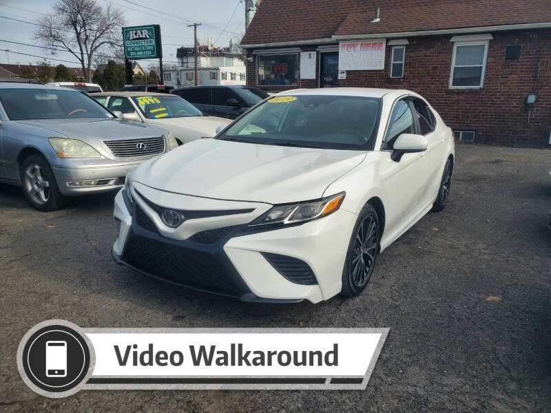 2019 Toyota Camry SE's photo