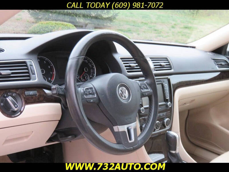 2014 Volkswagen Passat 1.8T SEL Premium PZEV