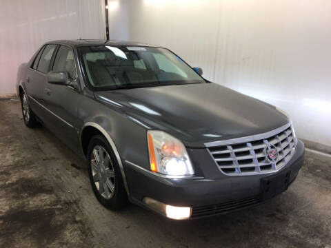 2006 Cadillac DTS for sale at ROADSTAR MOTORS in Liberty Township OH