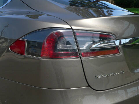 2015 Tesla Model S 70D