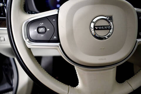 2022 Volvo XC60 B5 Momentum