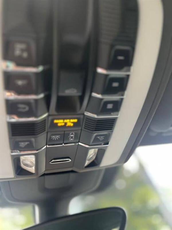 2017 Porsche Cayenne Platinum Edition