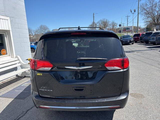 2017 Chrysler Pacifica Touring-L Plus