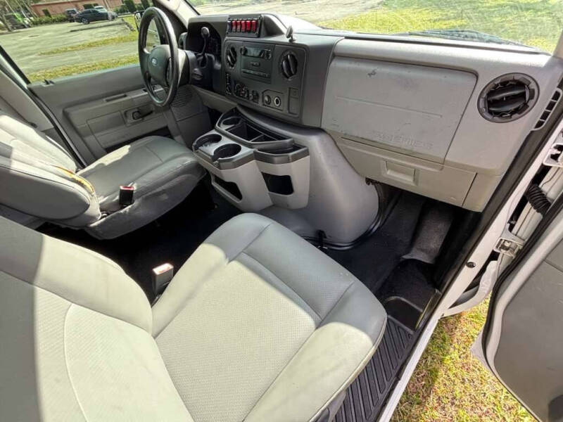 2011 Ford E-Series E-350 SD