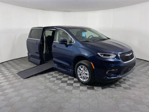 2023 Chrysler Pacifica for sale at AMS Vans in Tucker GA
