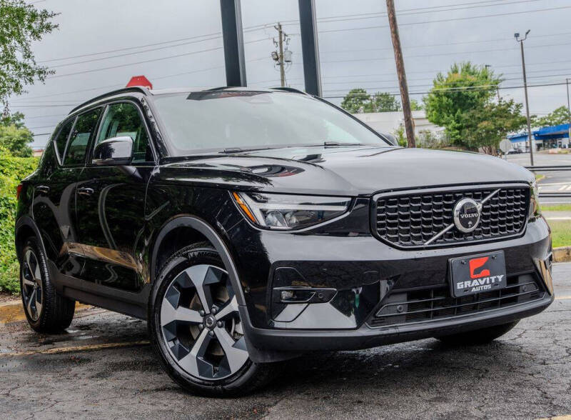 2025 Volvo XC40 B5 Plus Dark Theme