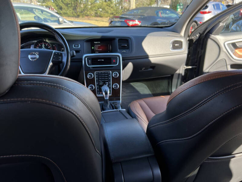 2015 Volvo V60 Cross Country T5 Platinum