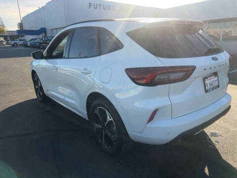 2023 Ford Escape Hybrid ST-Line Elite