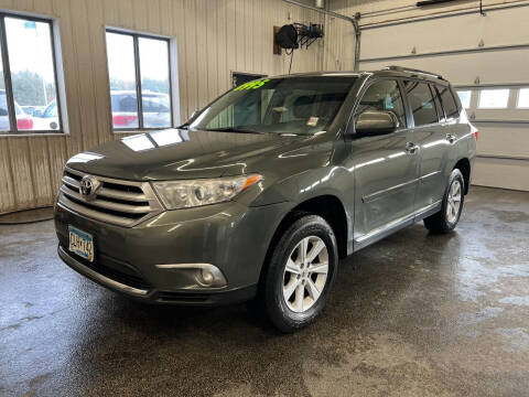 2013 Toyota Highlander for sale at Sand's Auto Sales in Cambridge MN