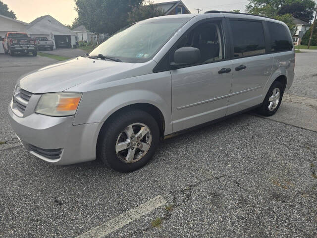 2008 Dodge Grand Caravan for sale at QUEENSGATE AUTO SALES in York, PA