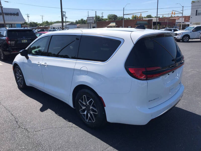 2027 Chrysler Pacifica Limited