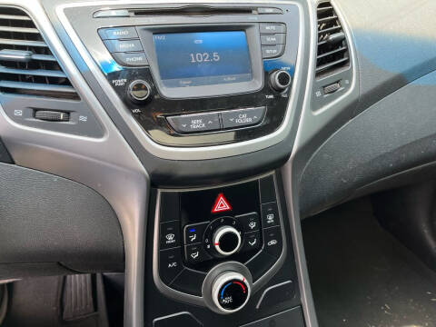 2015 Hyundai Elantra SE