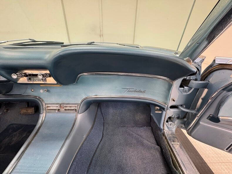 1962 Ford Thunderbird