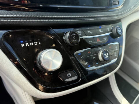 2023 Chrysler Pacifica Plug-In Hybrid Limited