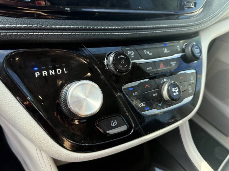 2023 Chrysler Pacifica Plug-In Hybrid Limited