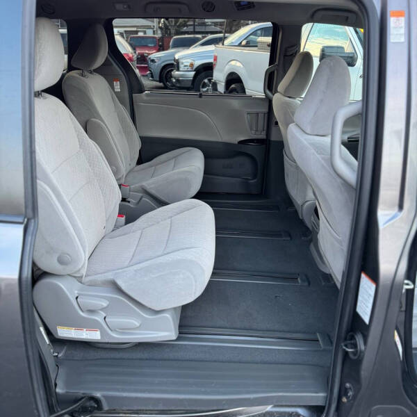 2019 Toyota Sienna LE 7-Passenger