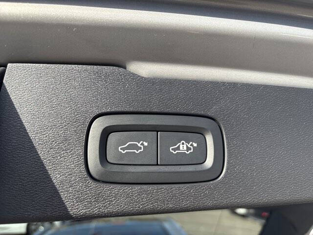 2025 Volvo V60 Cross Country B5 Plus