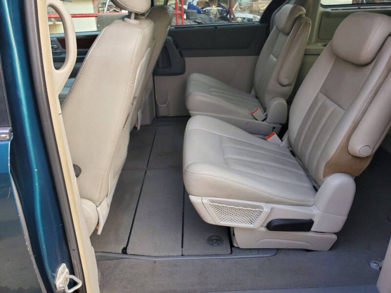 2009 Chrysler Town and Country Touring