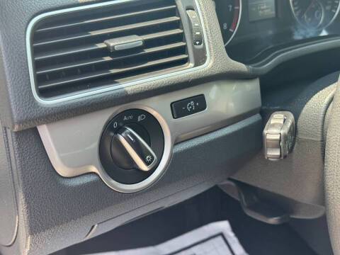 2014 Volkswagen Passat 1.8T S PZEV