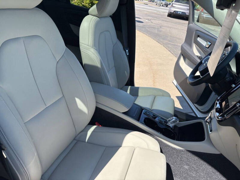 2026 Volvo XC40 B5 Plus