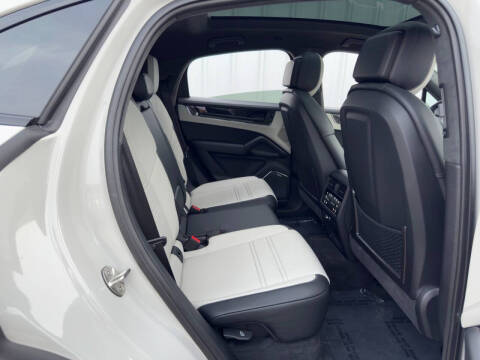 2024 Porsche Cayenne Turbo E-Hybrid Coupe