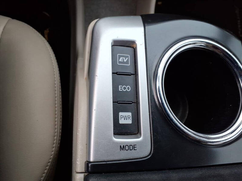 2013 Toyota Prius v Five