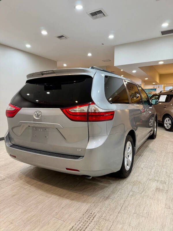 2017 Toyota Sienna LE 8-Passenger