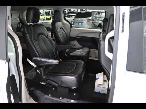 2022 Chrysler Pacifica Touring L