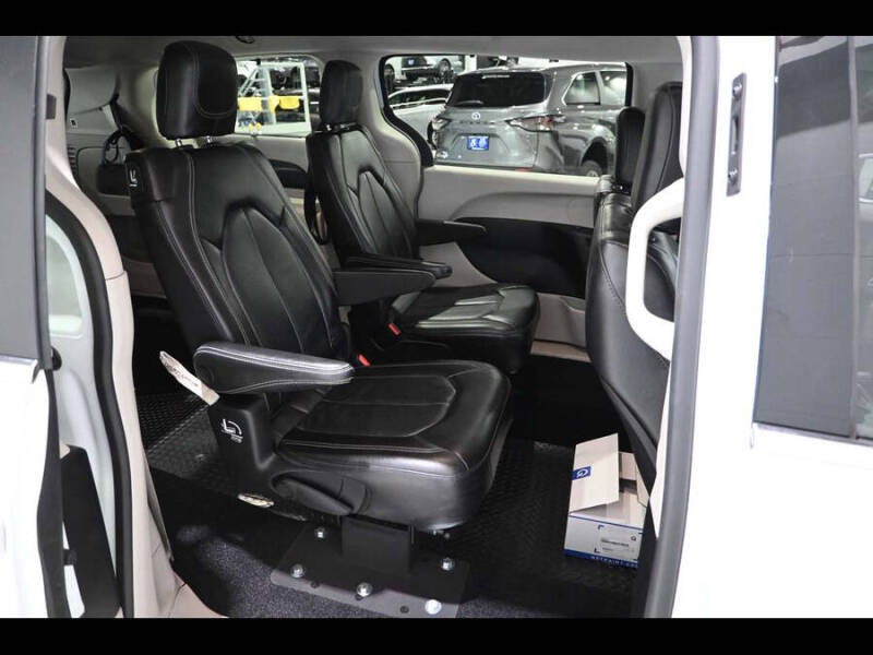 2022 Chrysler Pacifica Touring L