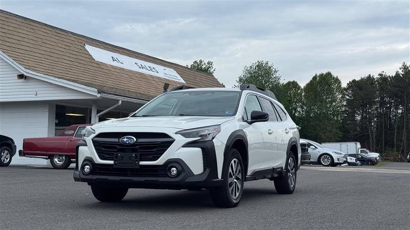 White 2023 Subaru Outback Premium AWD Premium 4dr Crossover 2