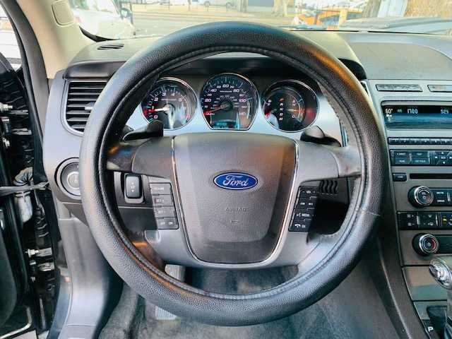 2011 Ford Taurus SEL