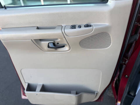 2004 Ford E-Series E-350 SD XLT