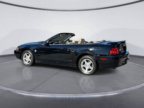 2004 Ford Mustang Deluxe