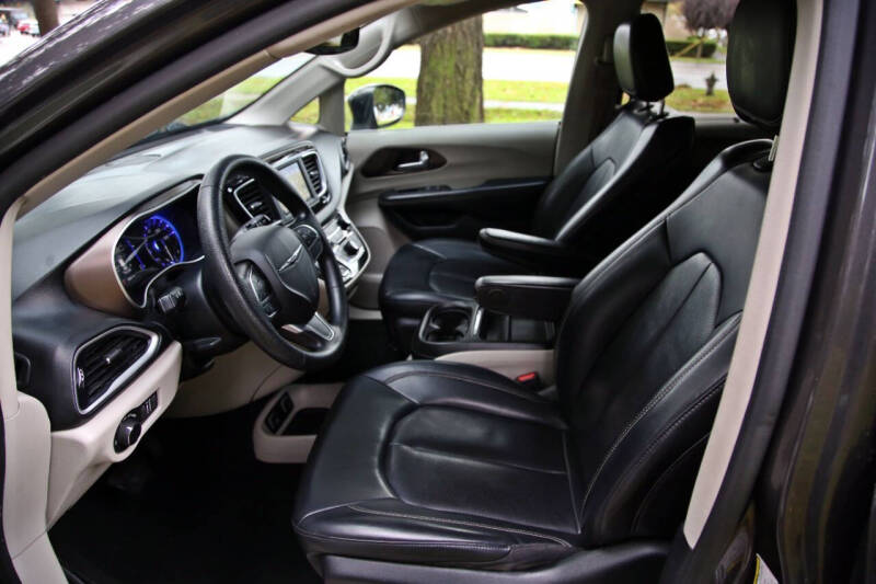 2020 Chrysler Voyager LXi