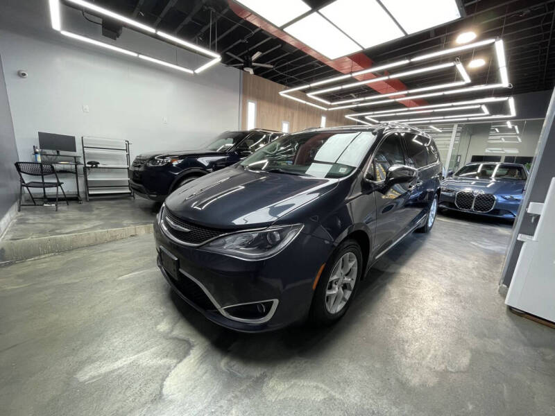2020 Chrysler Pacifica Limited 35th Anniversary