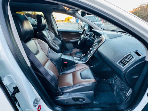 2017 Volvo XC60 T5 Dynamic