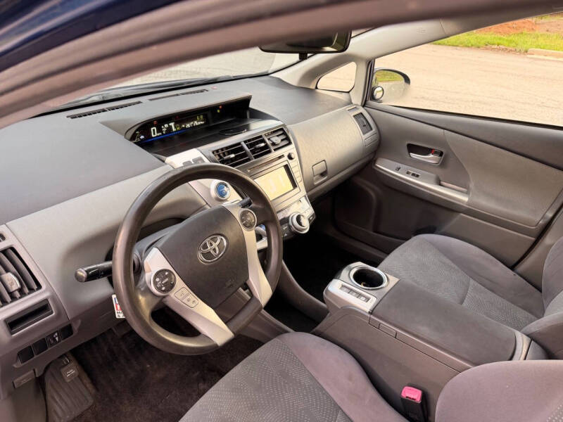 2013 Toyota Prius v Five