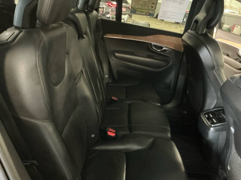 2021 Volvo XC90 T6 Momentum 7-Passenger