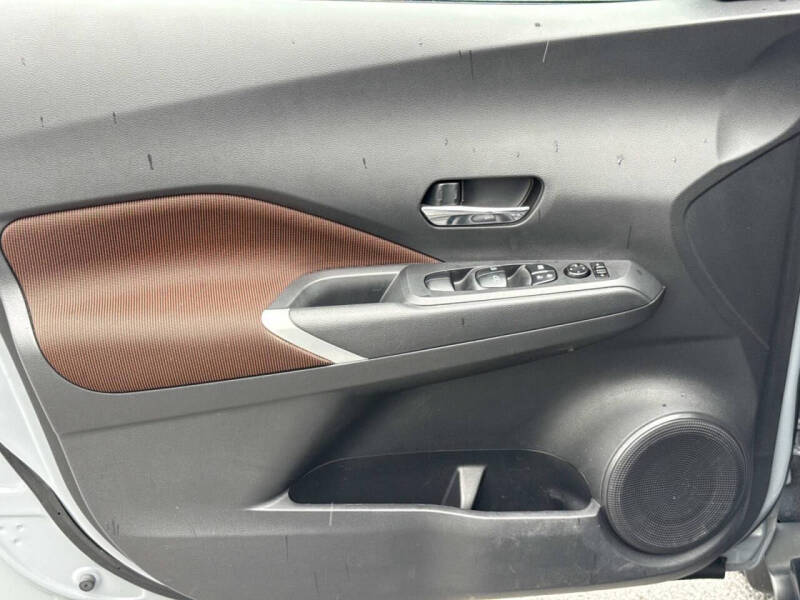 2021 Nissan Kicks SR