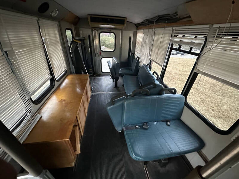 2002 Ford E-Series E-350 SD