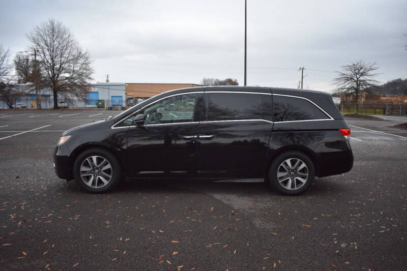 2016 Honda Odyssey Touring photo 3