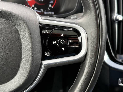 2020 Volvo S60 T5 Momentum