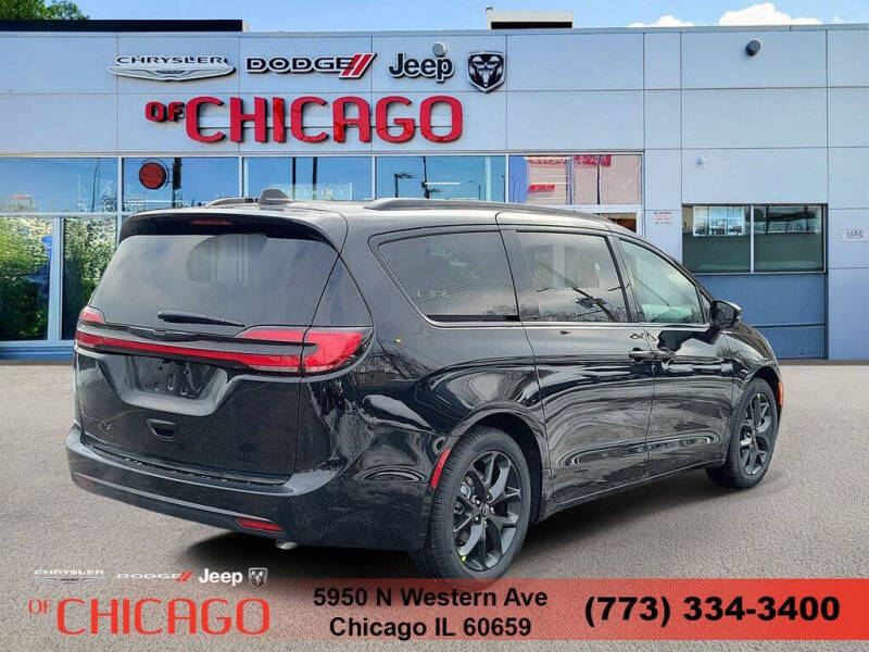 2026 Chrysler Pacifica Select